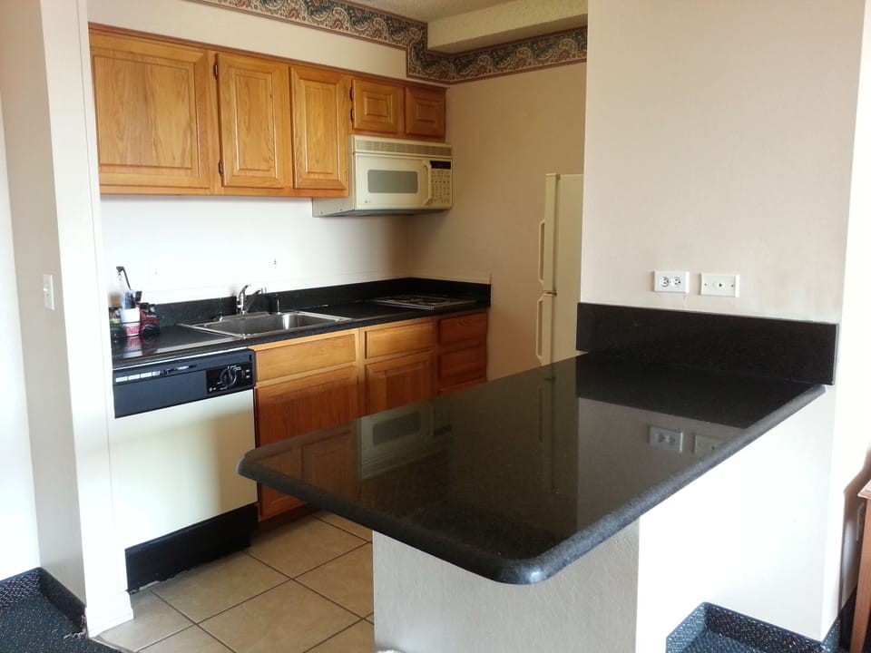 Coffee/tea maker, fridge, microwave