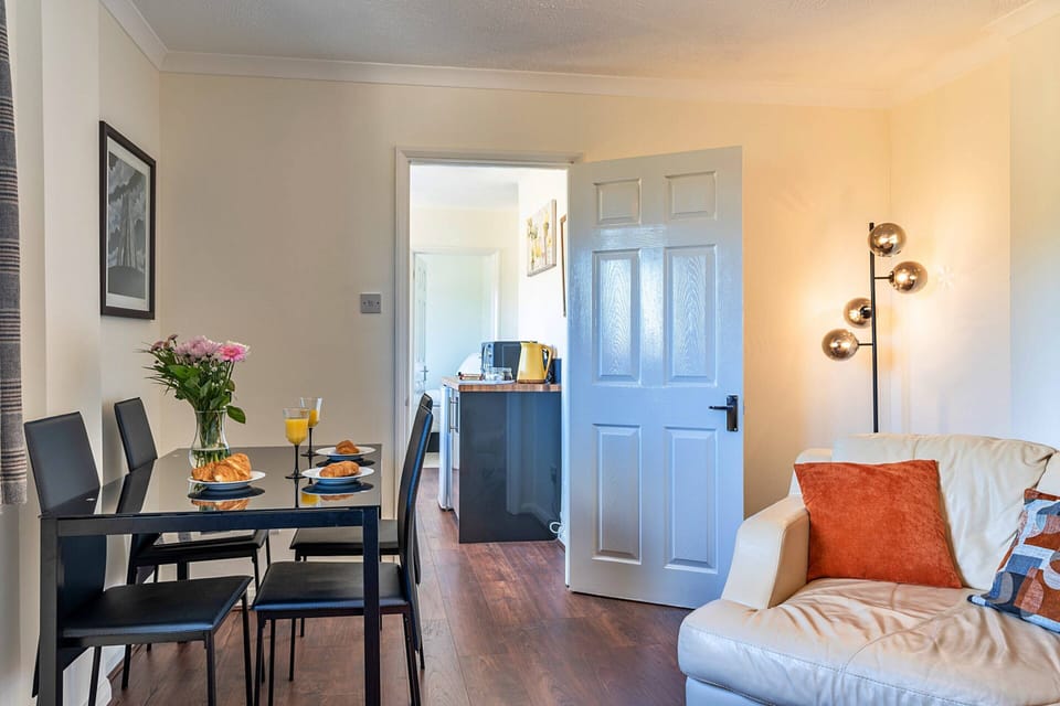Cottage | Dining