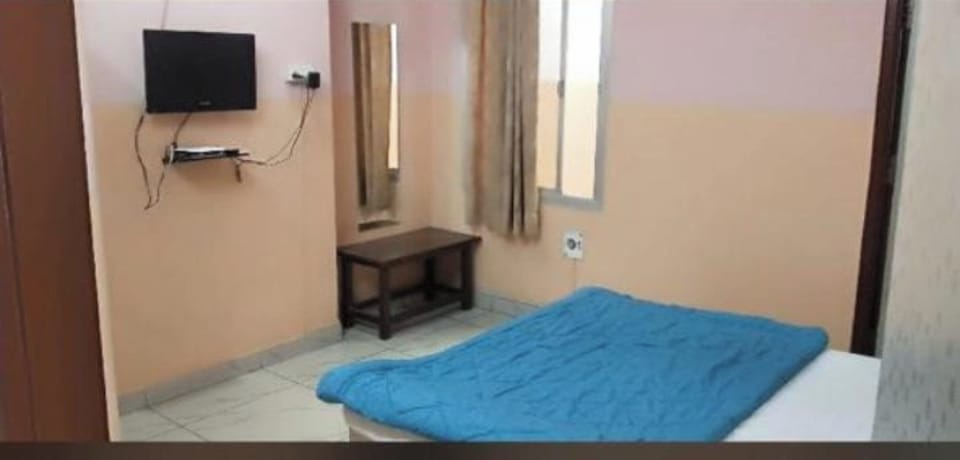 Deluxe Double Room, City View | Desk, bed sheets