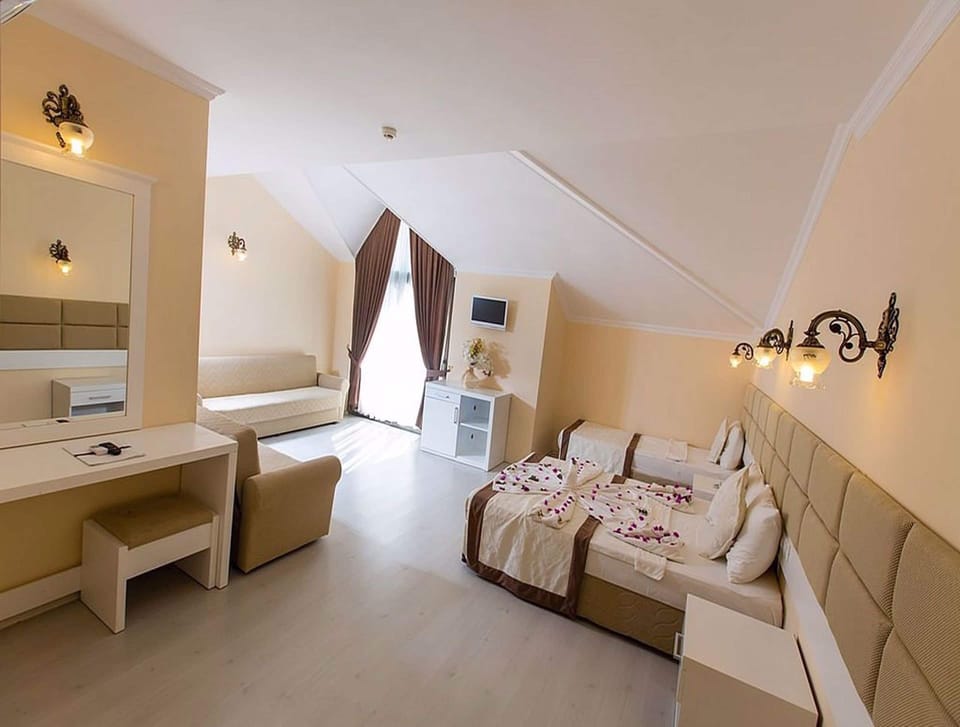 Premium bedding, minibar, in-room safe, free cribs/infant beds