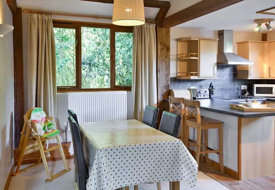 Cottage | Dining