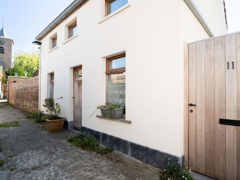 Wall, Residential Area, Home, Door, House, Human Settlement, Composite Material, Cottage, Concrete, Home Door