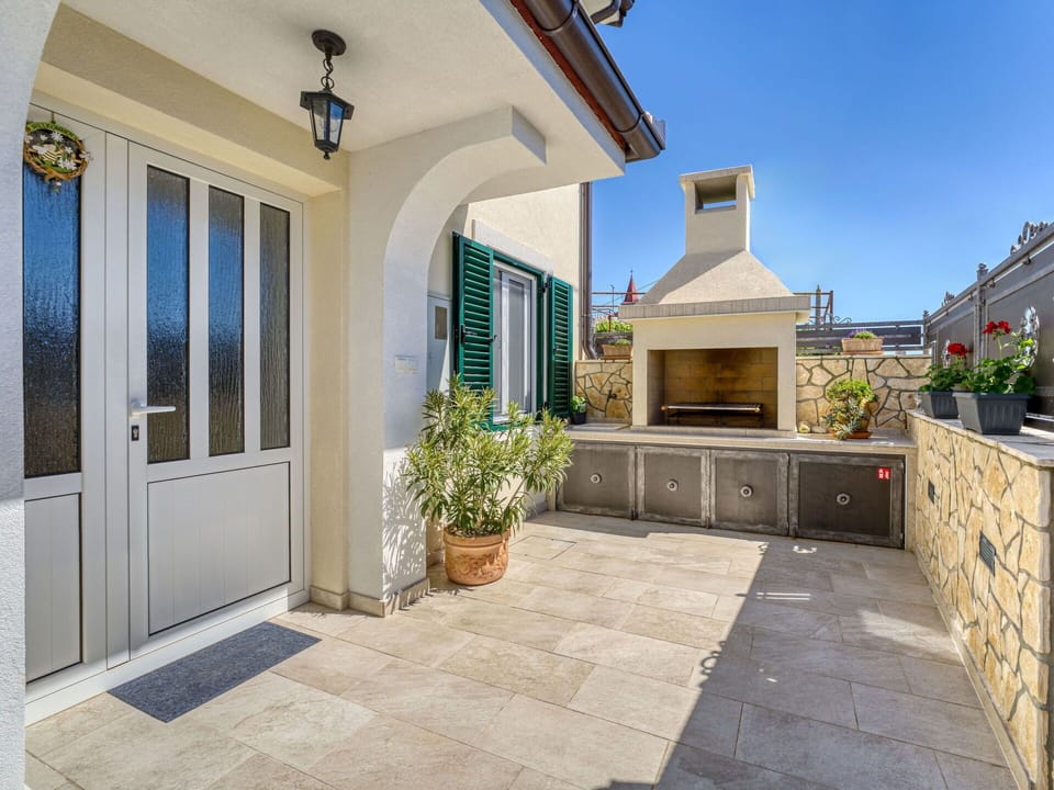 Home, Apartment, Balcony, Estate, Shade, Villa, Eco Hotel, Porch, Landscaping, Mansion