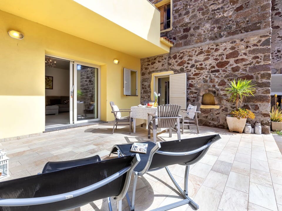 Home, Apartment, Balcony, Estate, Shade, Villa, Eco Hotel, Porch, Landscaping, Mansion