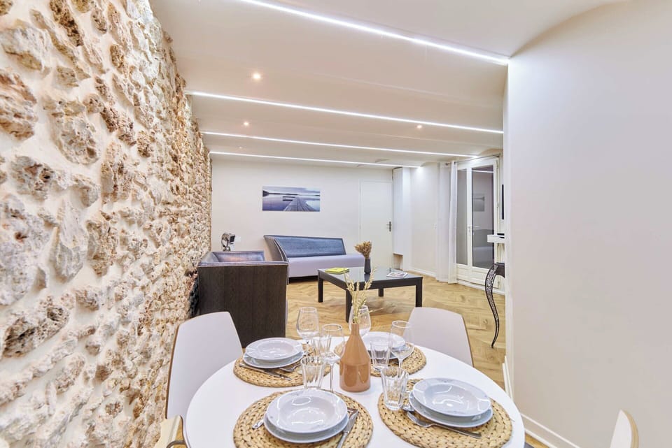 Apartment | Dining