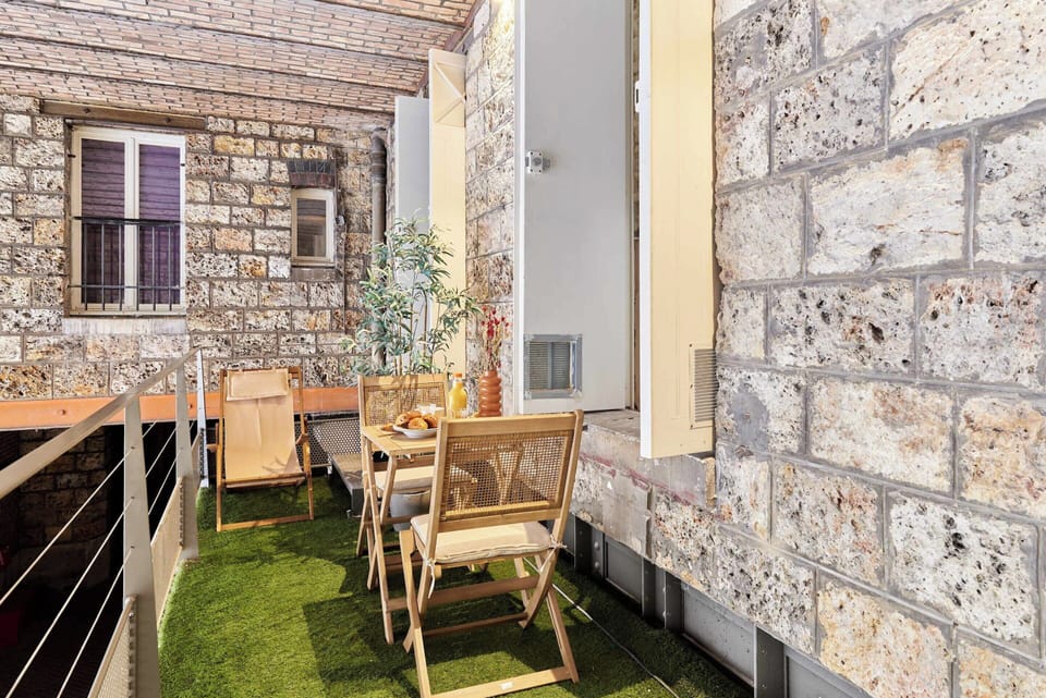 Apartment | Outdoor dining