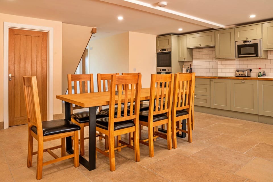 Cottage | Dining