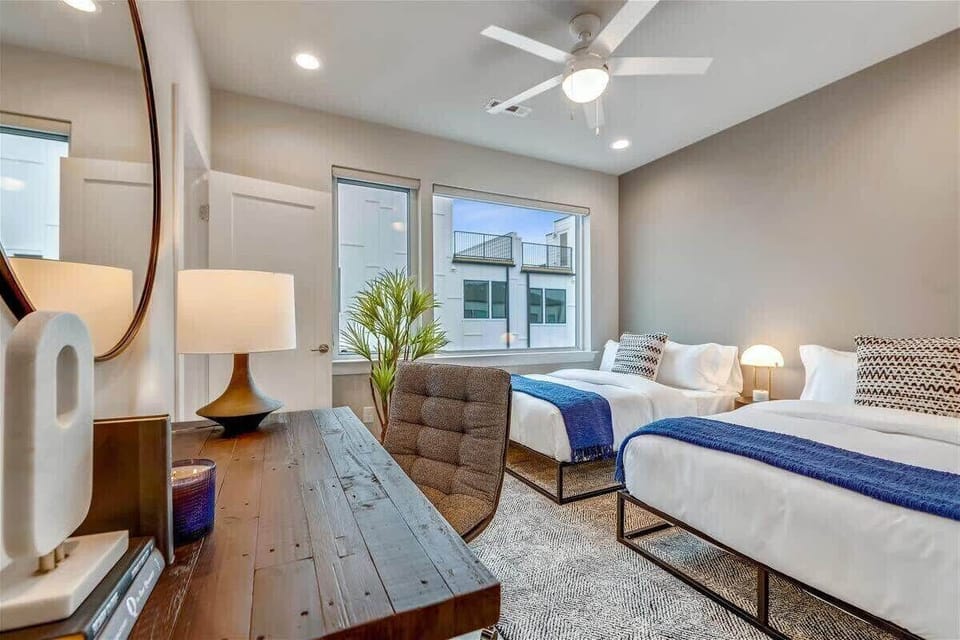 Bedroom 8 - 2 Full Beds