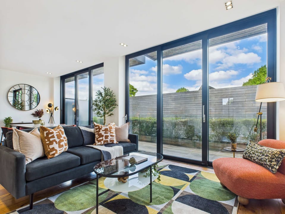 Bright Camden Town Apartment with Balcony Apartment in London Borough of Islington