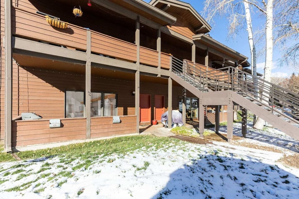 Spacious private deck at front entrance. Propane grill available. No stairs up to entrance.