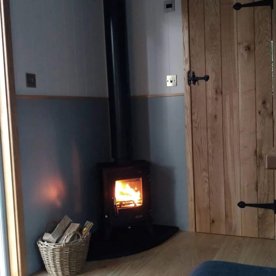 Shepherd's Hut in Sussex With Fire Pit & Wildlife Chalet in Horsham District