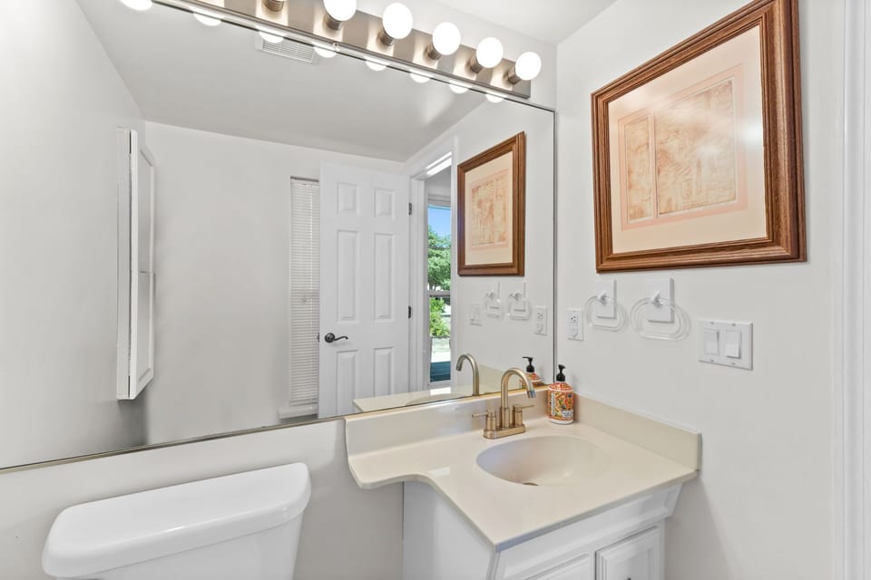 POWDER ROOM FIRST FLOOR