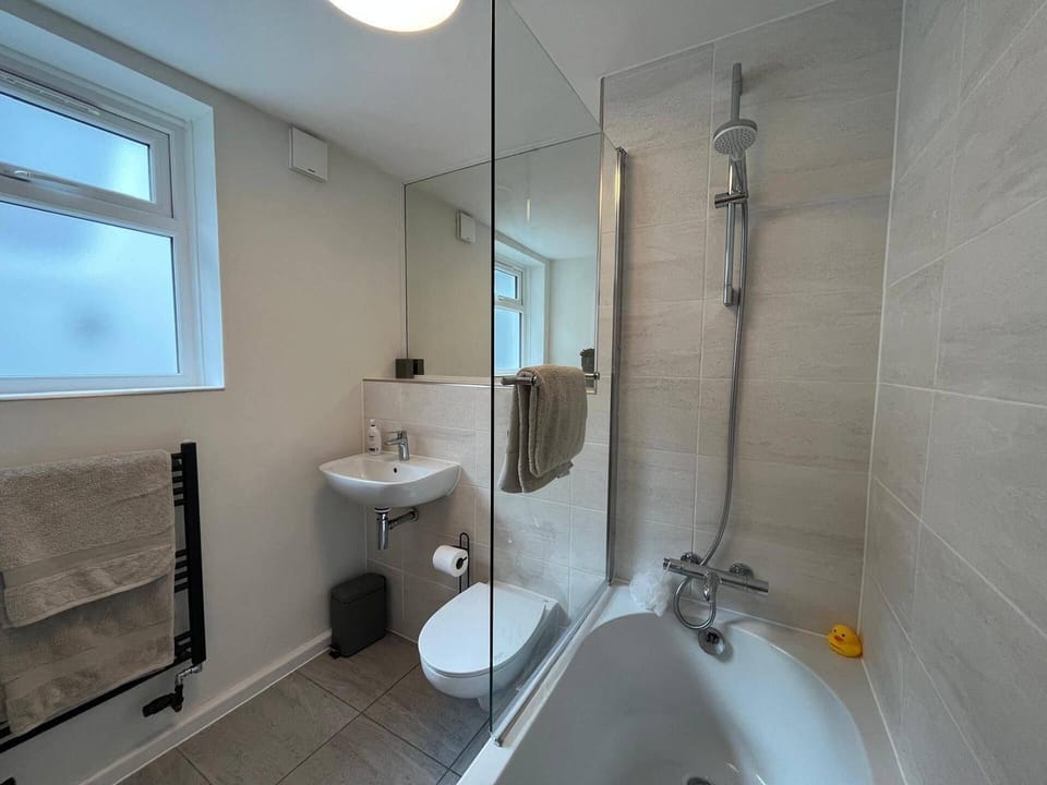 Charming 3-bed Cottage - Private Garden & Parking Cottage in Torquay