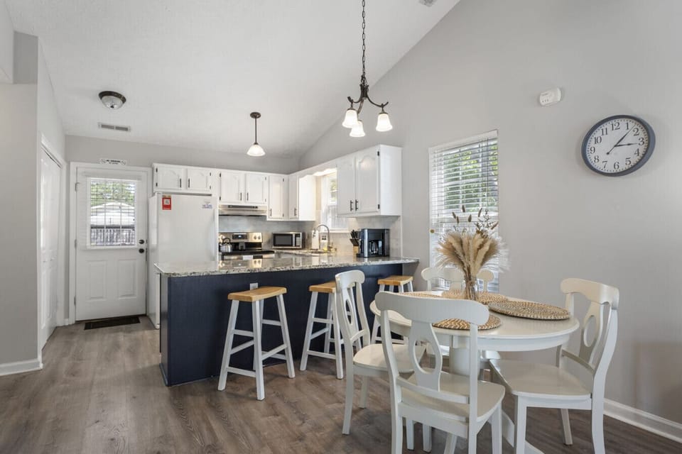 Dining room with large, open kitchen. Plenty of seating!