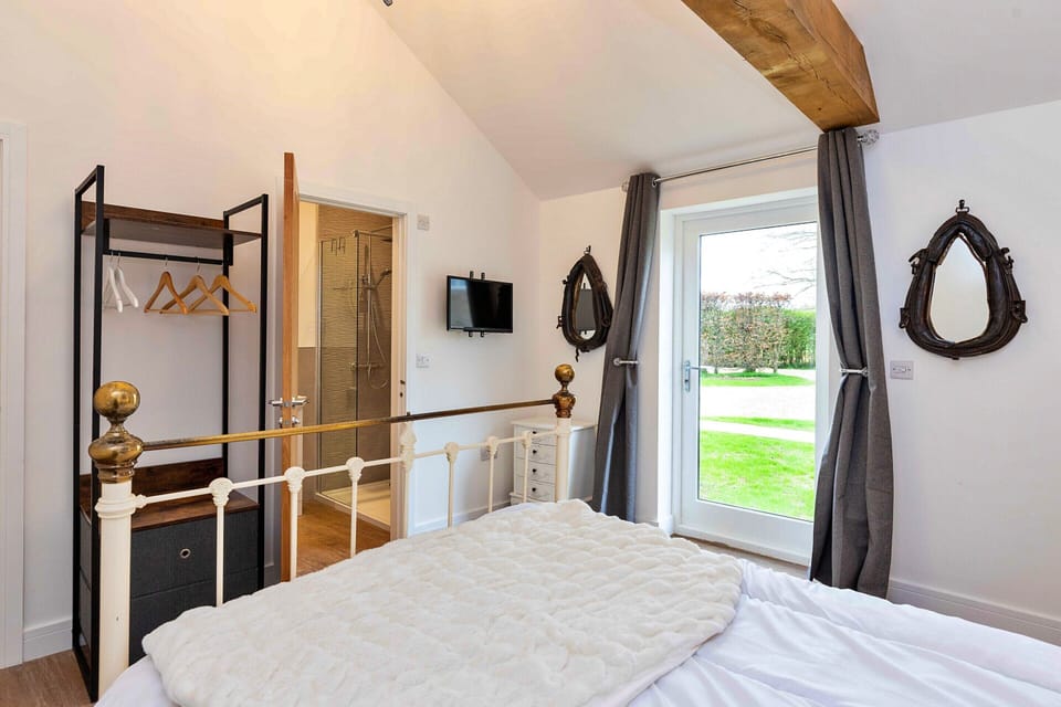 Northumberland Cottage With Private Garden, No Deposit House in South Kesteven District