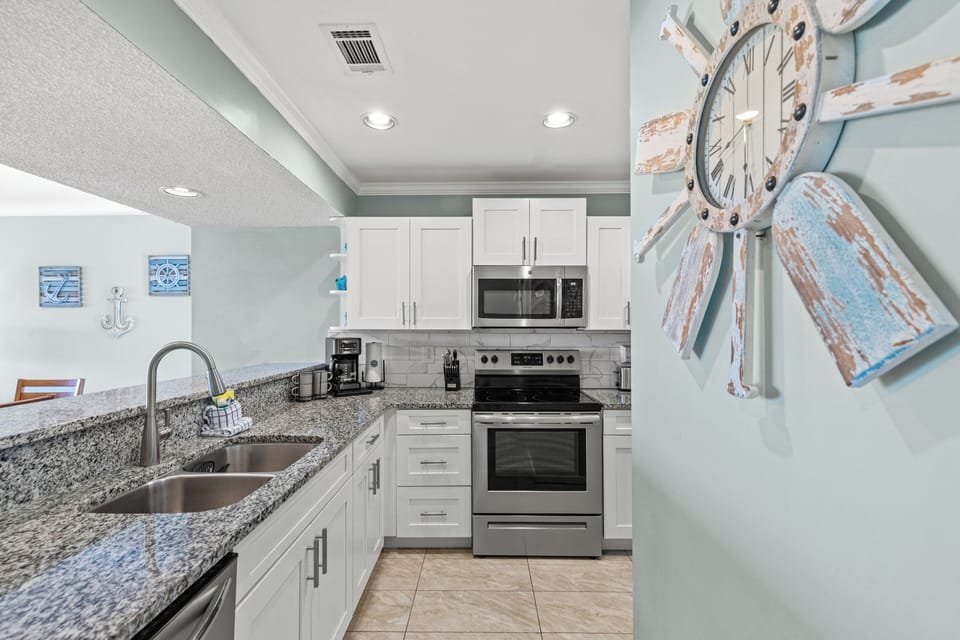 Townhome, Multiple Beds, Balcony (Edgewater Villa 3112) | Private kitchen | Toaster, dining table
