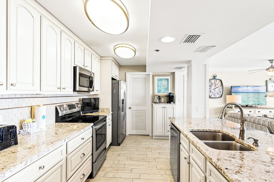 Condo, Multiple Beds, Balcony, Ocean View (Long Beach Resort 2-1006) | Private kitchen | Toaster, dining table