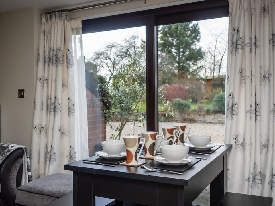 Cottage | Dining