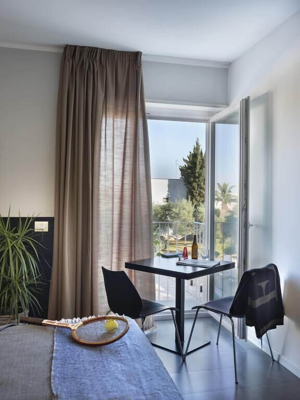 Comfort Double Room, Garden View | Minibar, in-room safe, desk, blackout drapes