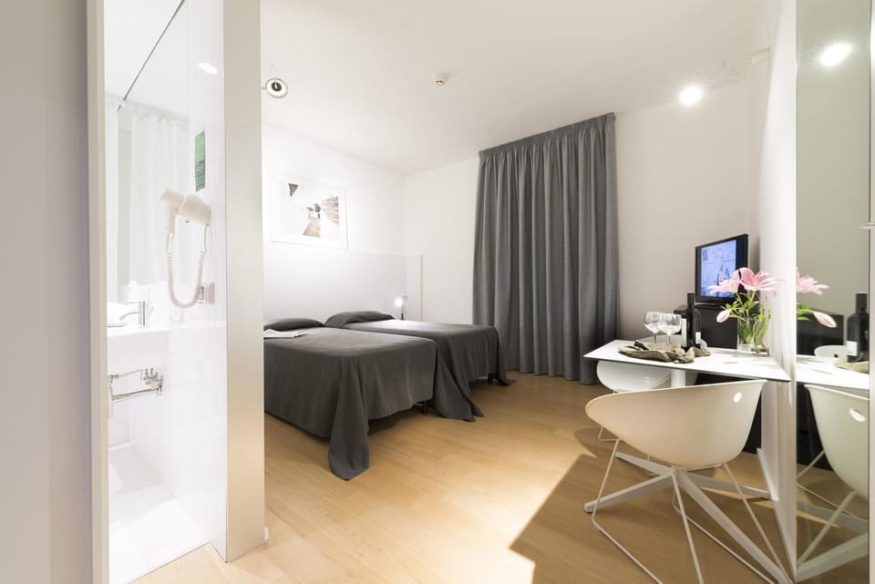 Superior Double Room | Minibar, in-room safe, desk, blackout drapes