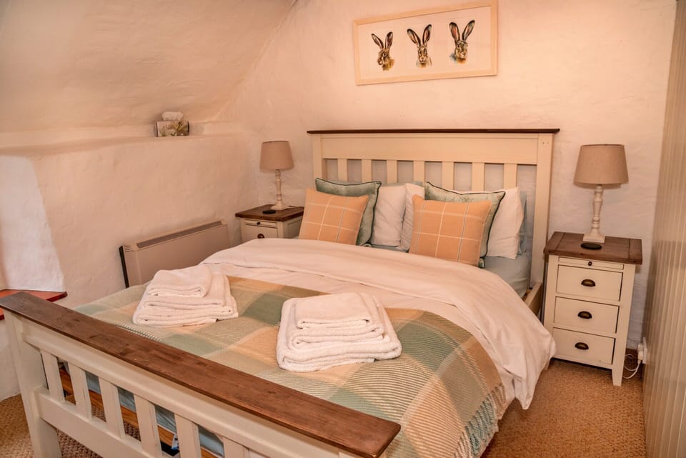 Charming Thatched Cottage in Alcombe, No Deposit Cottage in Minehead