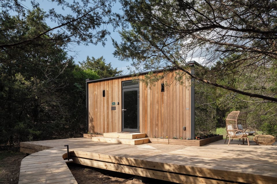The Bloom ÖÖD Mirror House - A Luxury Glamping Cabin Near Austin, Texas (1)