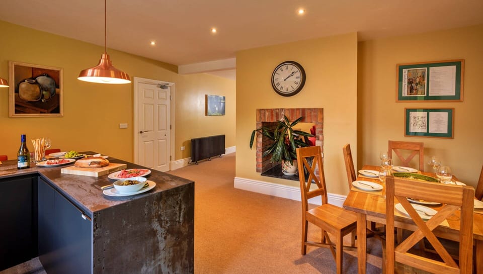 Apartment | Dining