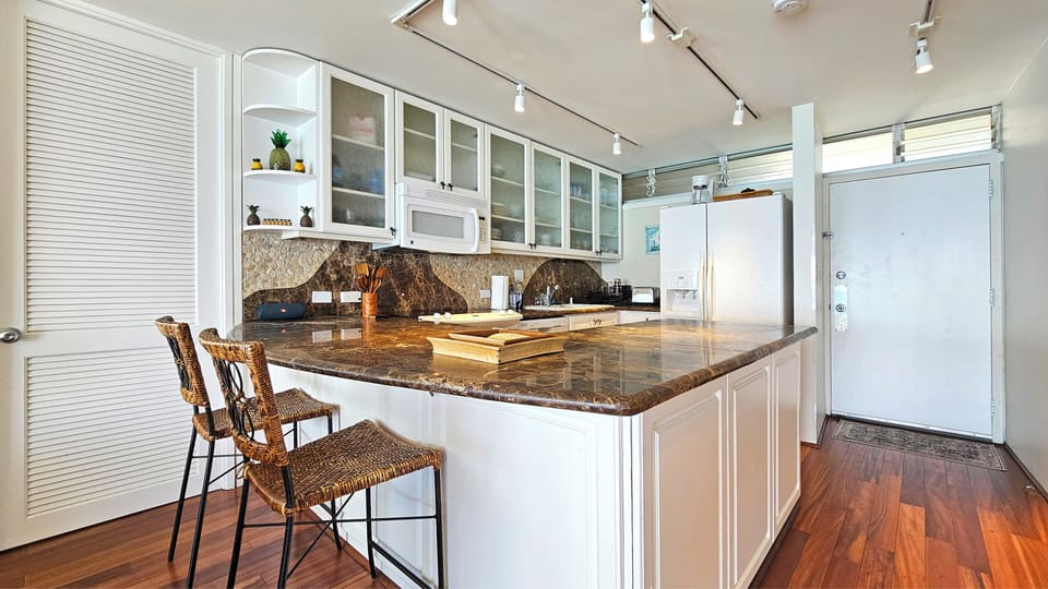 FULL KITCHEN