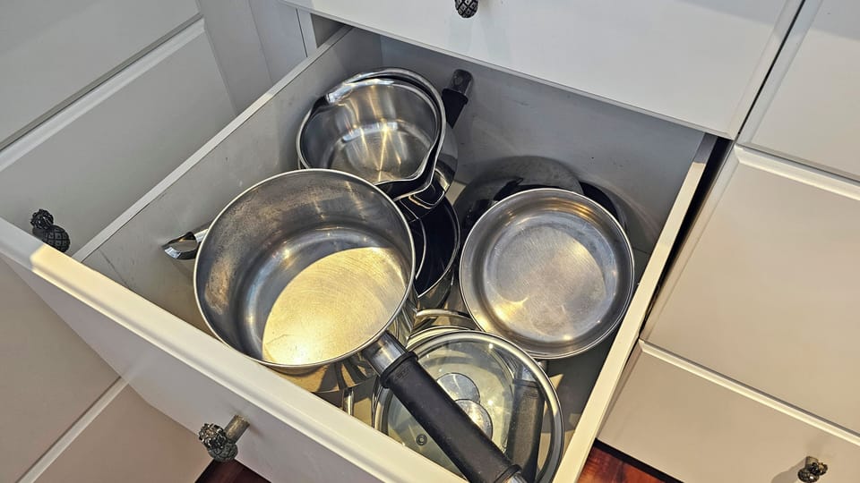 FULL KITCHEN