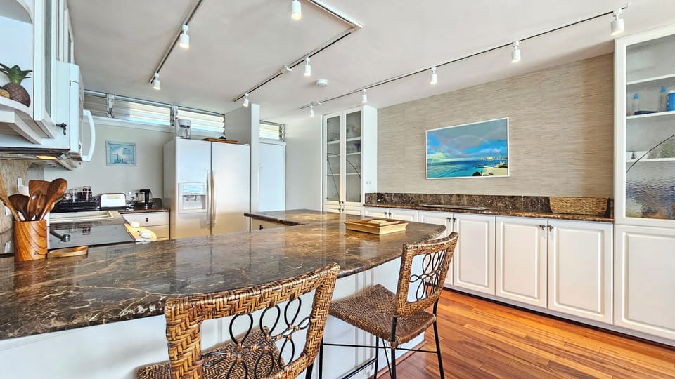 FULL KITCHEN Island breakfast bar
