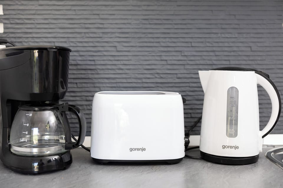 Apartment, Balcony, Sea View | Private kitchen | Fridge, microwave, stovetop, electric kettle