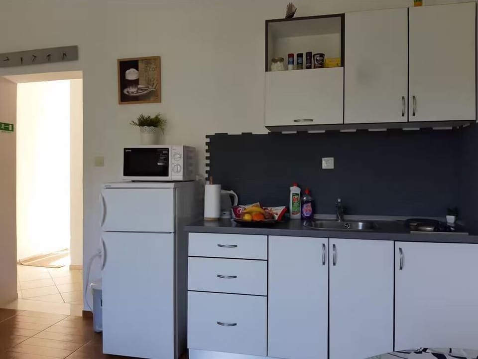 Fridge, microwave, stovetop, electric kettle