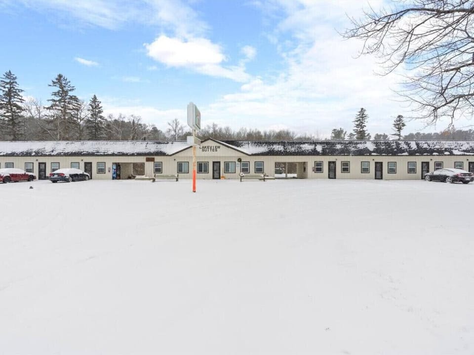 Clean winter frontage of Lakeview Suites, close to lake access.
