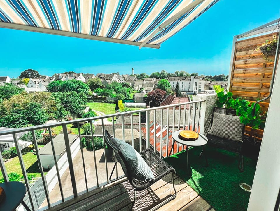 Balcon avec sur sur Bénodet et son phare