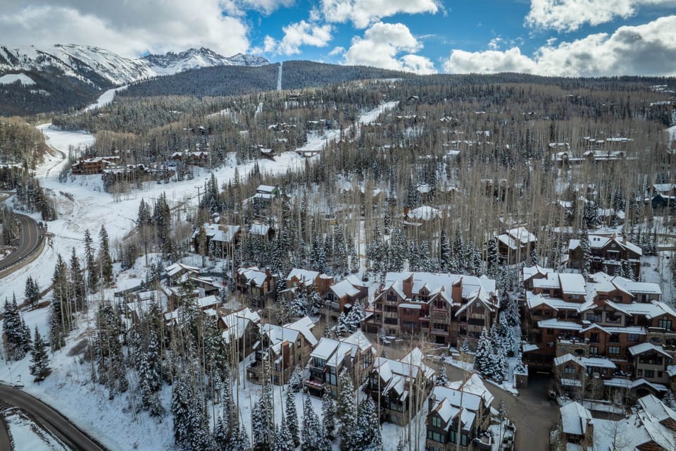 The Trails Edge condos conveniently sit slopeside to the Double Cabins ski run and lift 10 