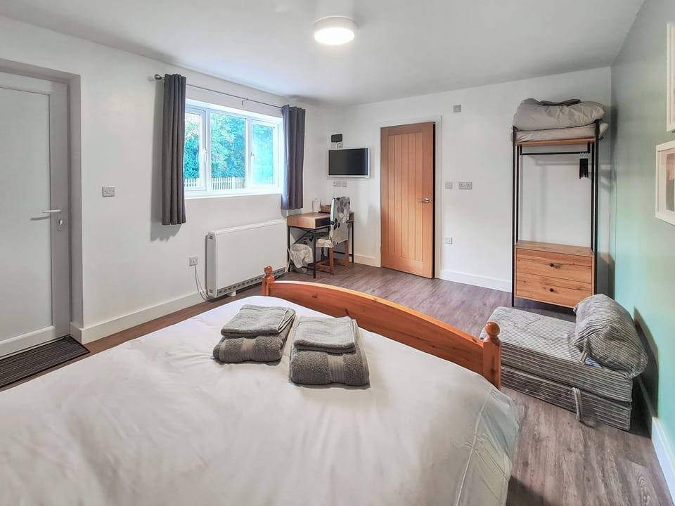 Double bedroom | Catley - Walcott Lodges, Walcott