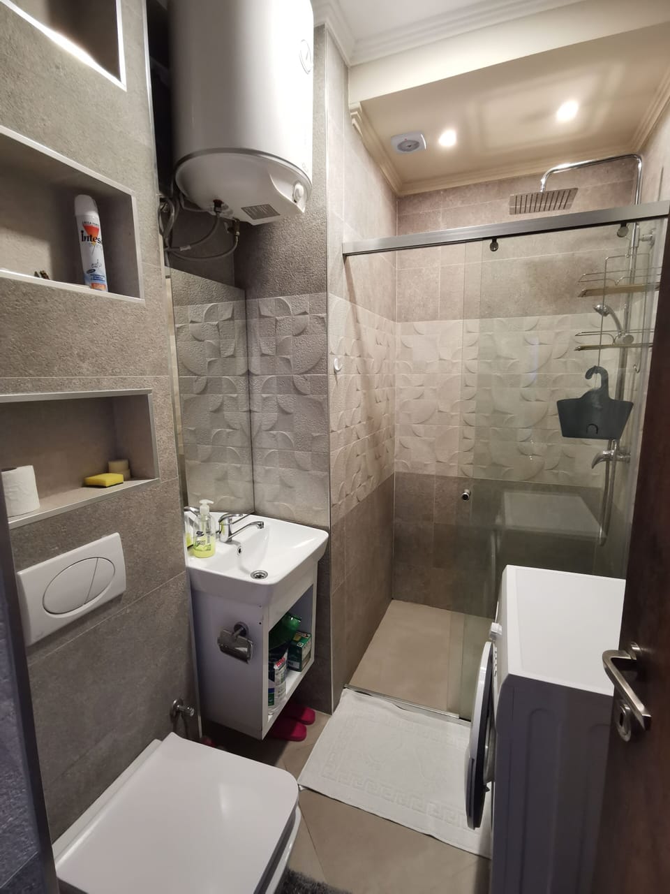Bathroom with washing machine