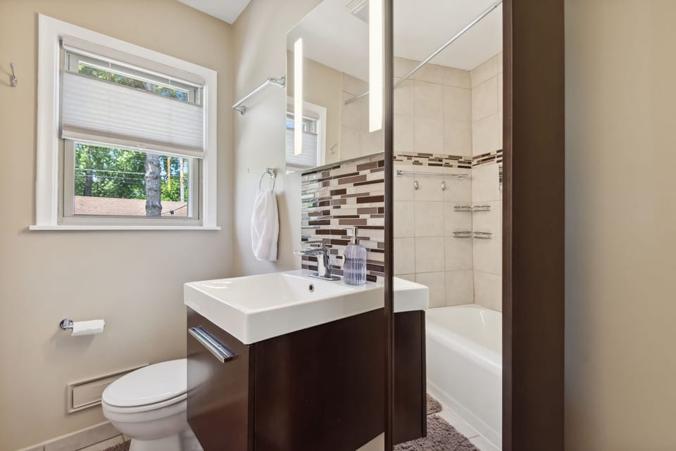 Full Bathroom - Main Level