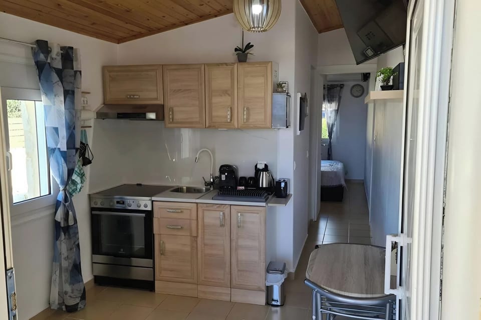 Deluxe House, Sea View | Private kitchen | Fridge, oven, stovetop, electric kettle