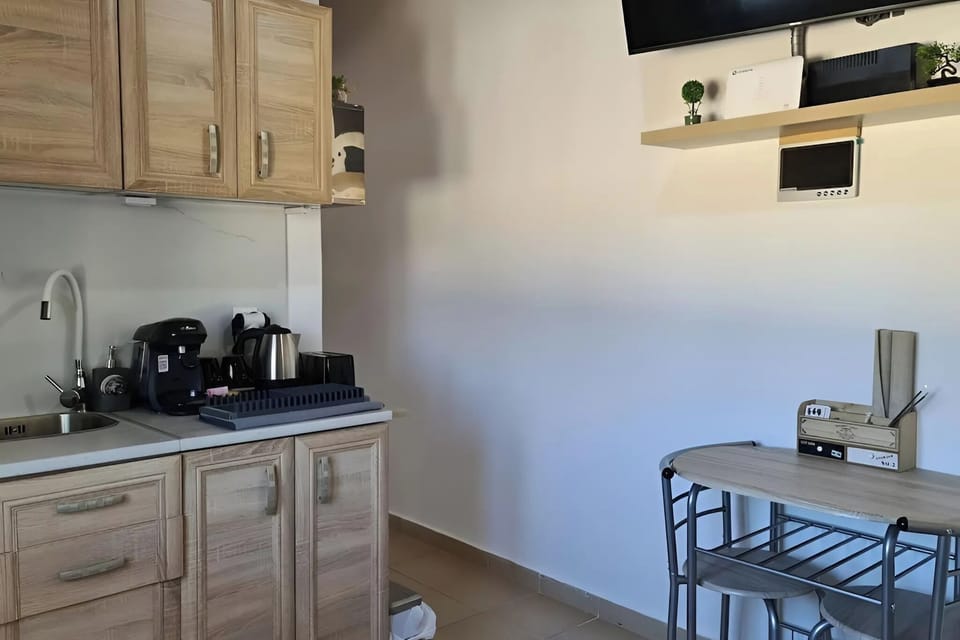Deluxe House, Sea View | Private kitchen | Fridge, oven, stovetop, electric kettle