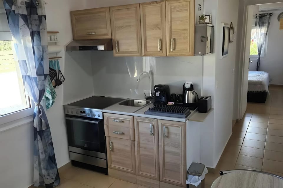 Deluxe House, Sea View | Private kitchen | Fridge, oven, stovetop, electric kettle