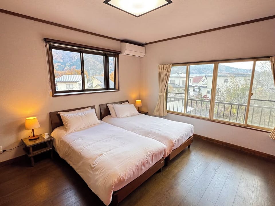 Family Villa, Mountain View | 4 bedrooms, desk, laptop workspace, blackout drapes