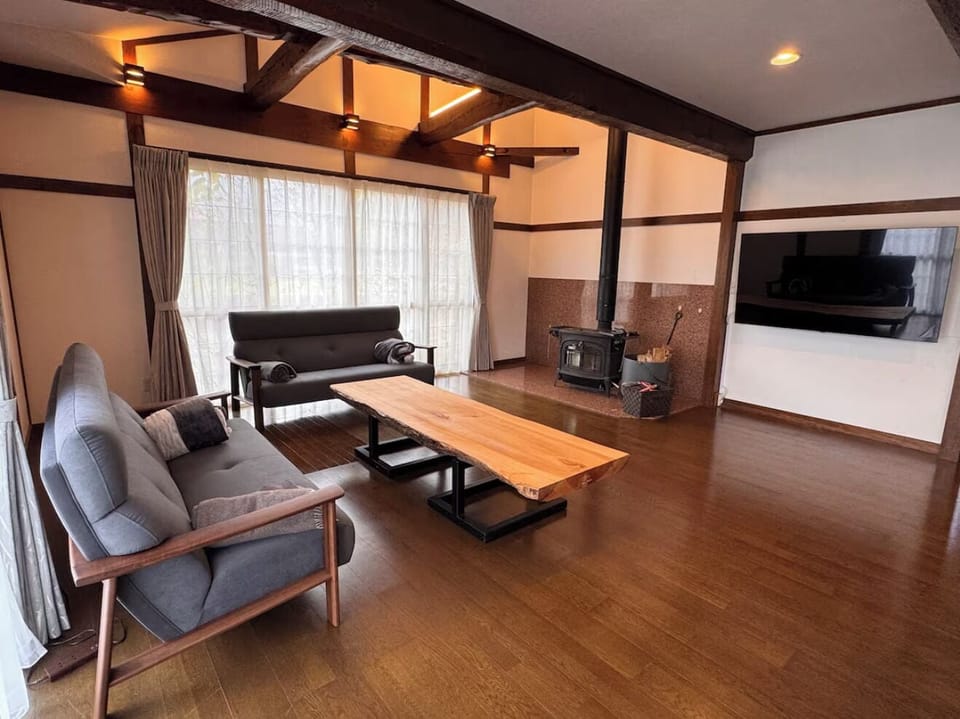 Family Villa, Mountain View | Living area | Smart TV, fireplace, Netflix, streaming services
