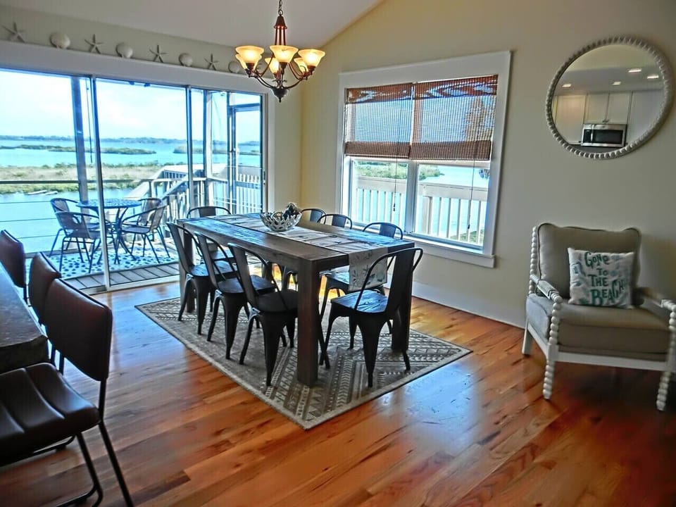 Family Dinners with Amazing Waterfront Views!