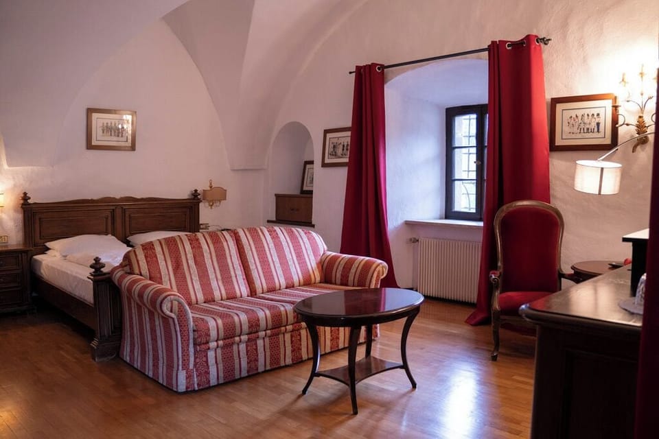 Deluxe Double Room | Hypo-allergenic bedding, minibar, in-room safe, individually decorated