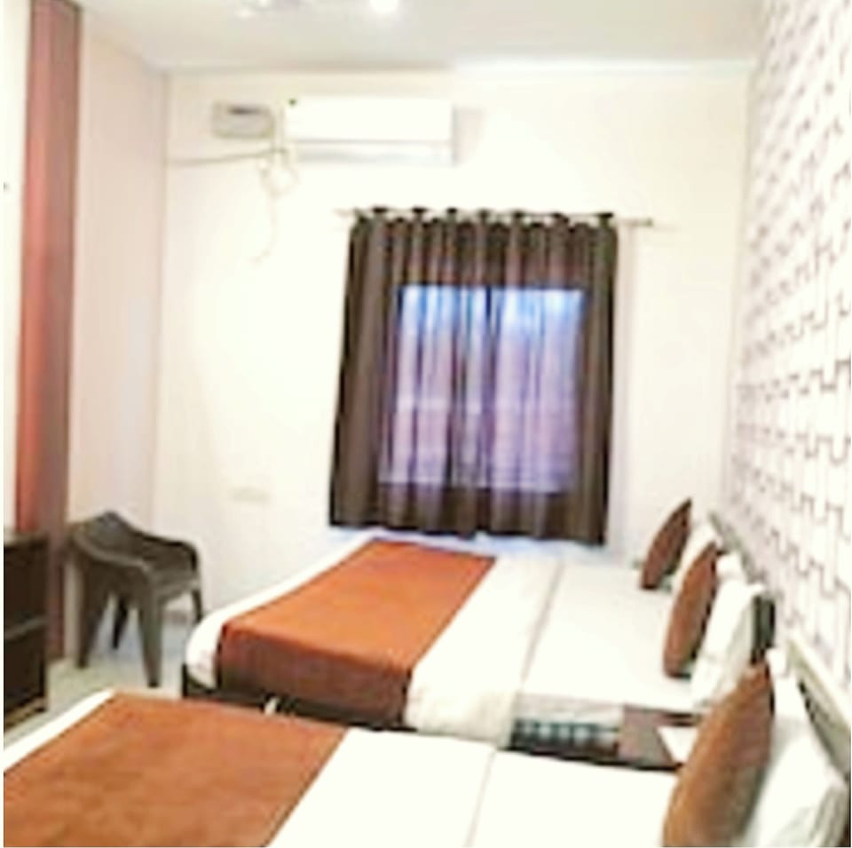 Deluxe Quadruple Room, City View | Desk, soundproofing, bed sheets