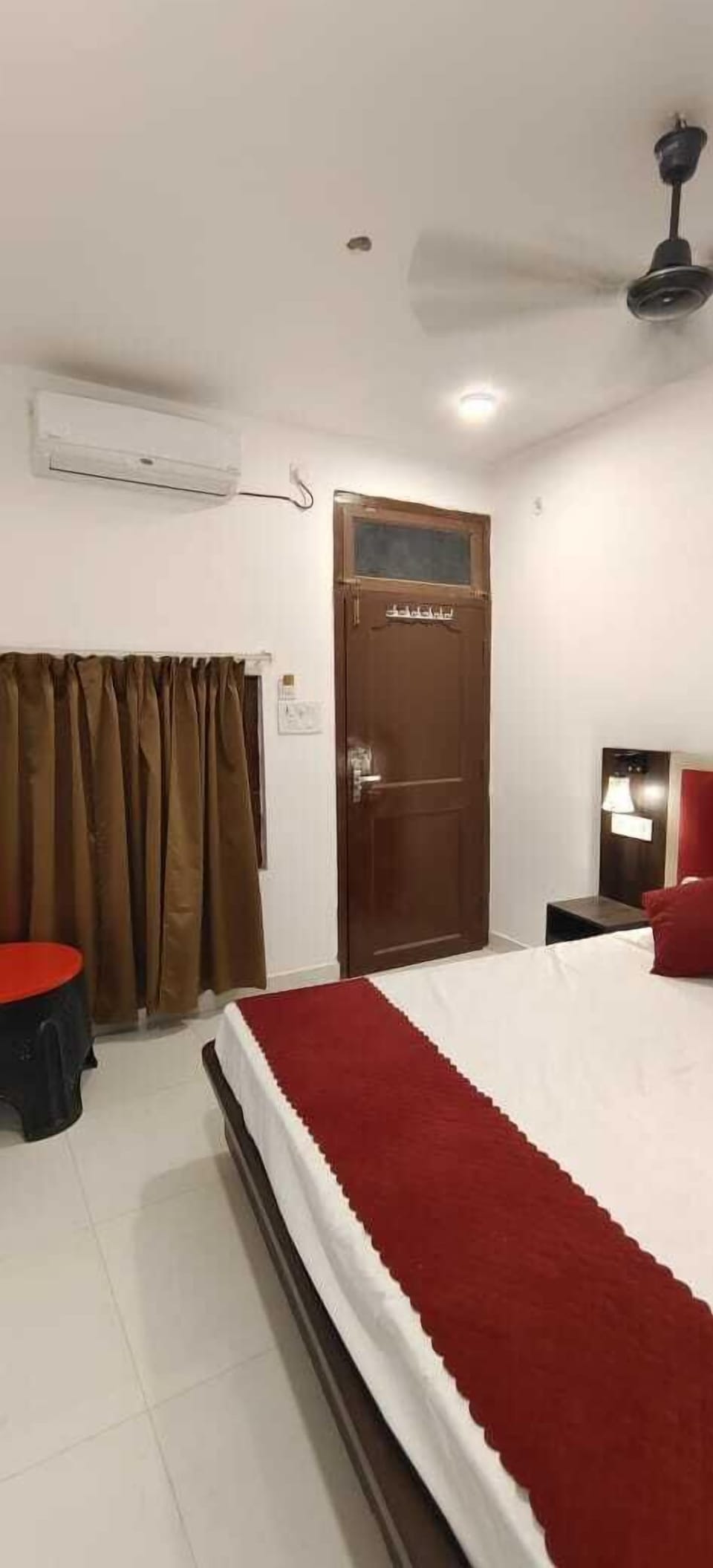 Deluxe Double Room, City View | Desk, laptop workspace, free WiFi