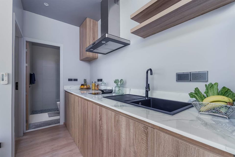 Modern, fully equipped kitchen
