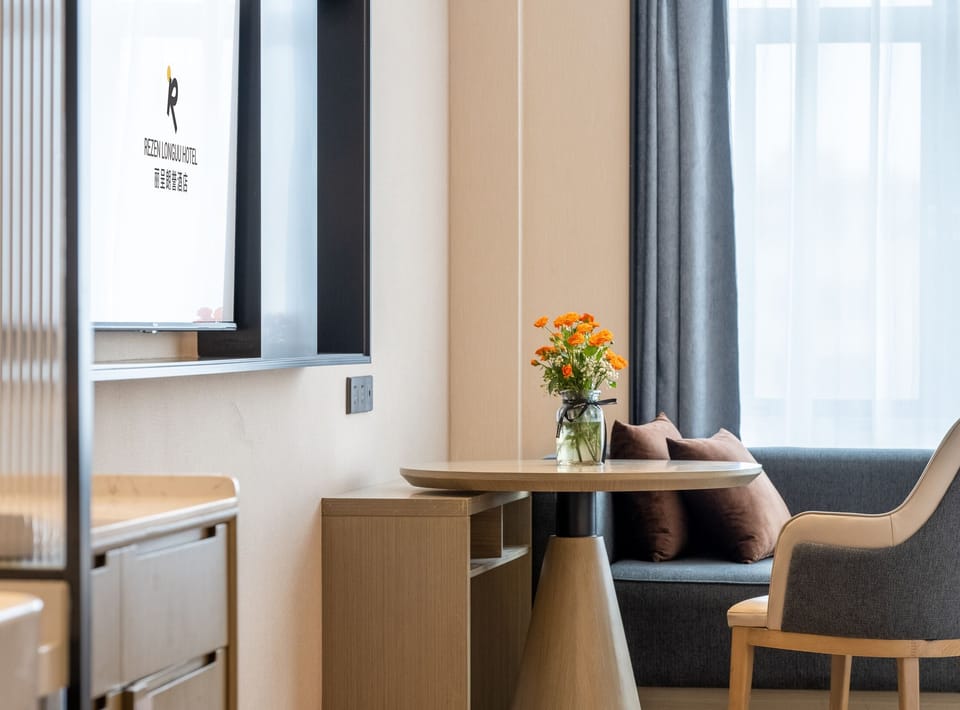 Superior Twin Room, City View (Free Deliver Service to Canton Fair Complex During Canton Fair) | In-room safe, desk, laptop workspace, blackout drapes