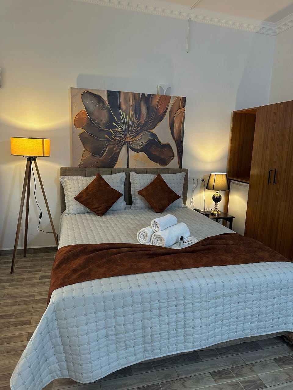Desk, laptop workspace, free WiFi, bed sheets